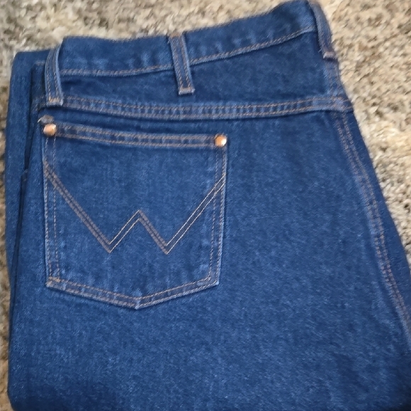 Wrangler Blue Denim Jeans, EUC - Picture 1 of 7